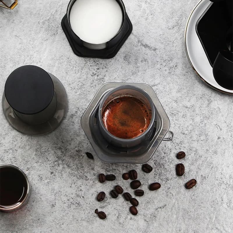 Nešiojamas French press kavos aparatas